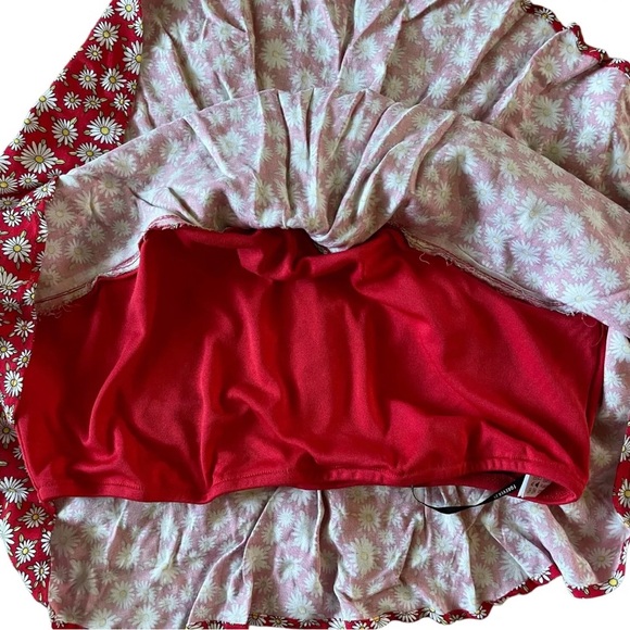 Red Daisy Top - Picture 4 of 4